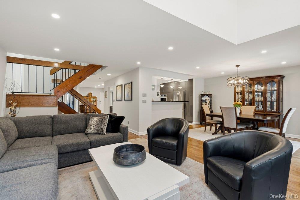 #13 photo, 8 Wimbledon Court, Jericho , NY 11753