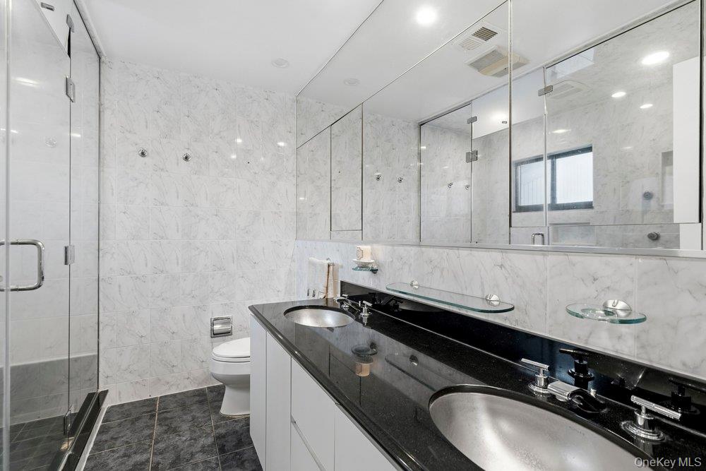 #16 photo, 8 Wimbledon Court, Jericho , NY 11753