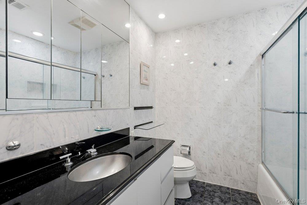 #18 photo, 8 Wimbledon Court, Jericho , NY 11753