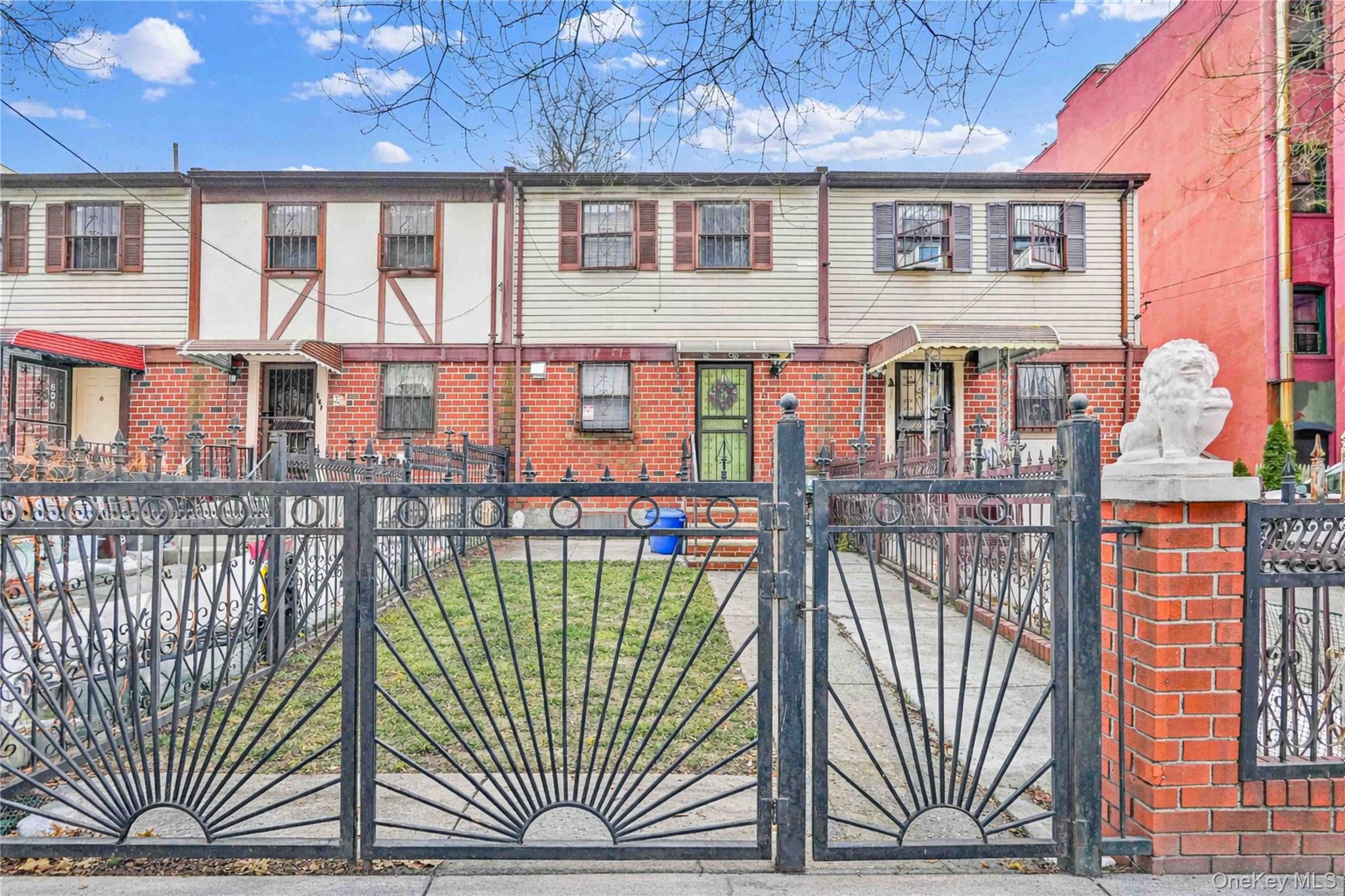 #3 photo, 686 Saint Anns Avenue, Bronx , NY 10455