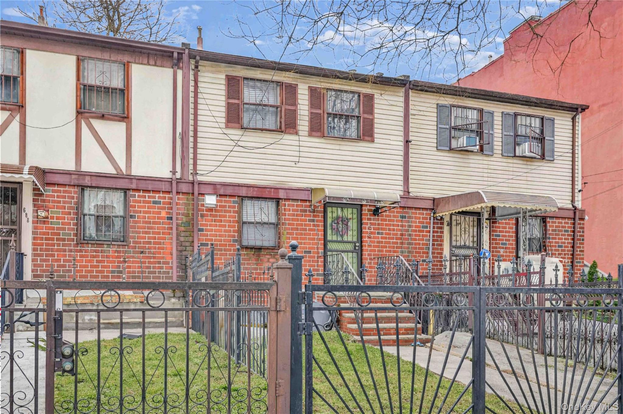 #4 photo, 686 Saint Anns Avenue, Bronx , NY 10455