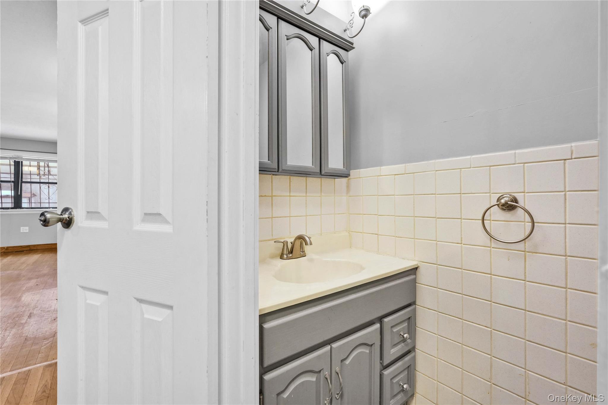 #6 photo, 686 Saint Anns Avenue, Bronx , NY 10455