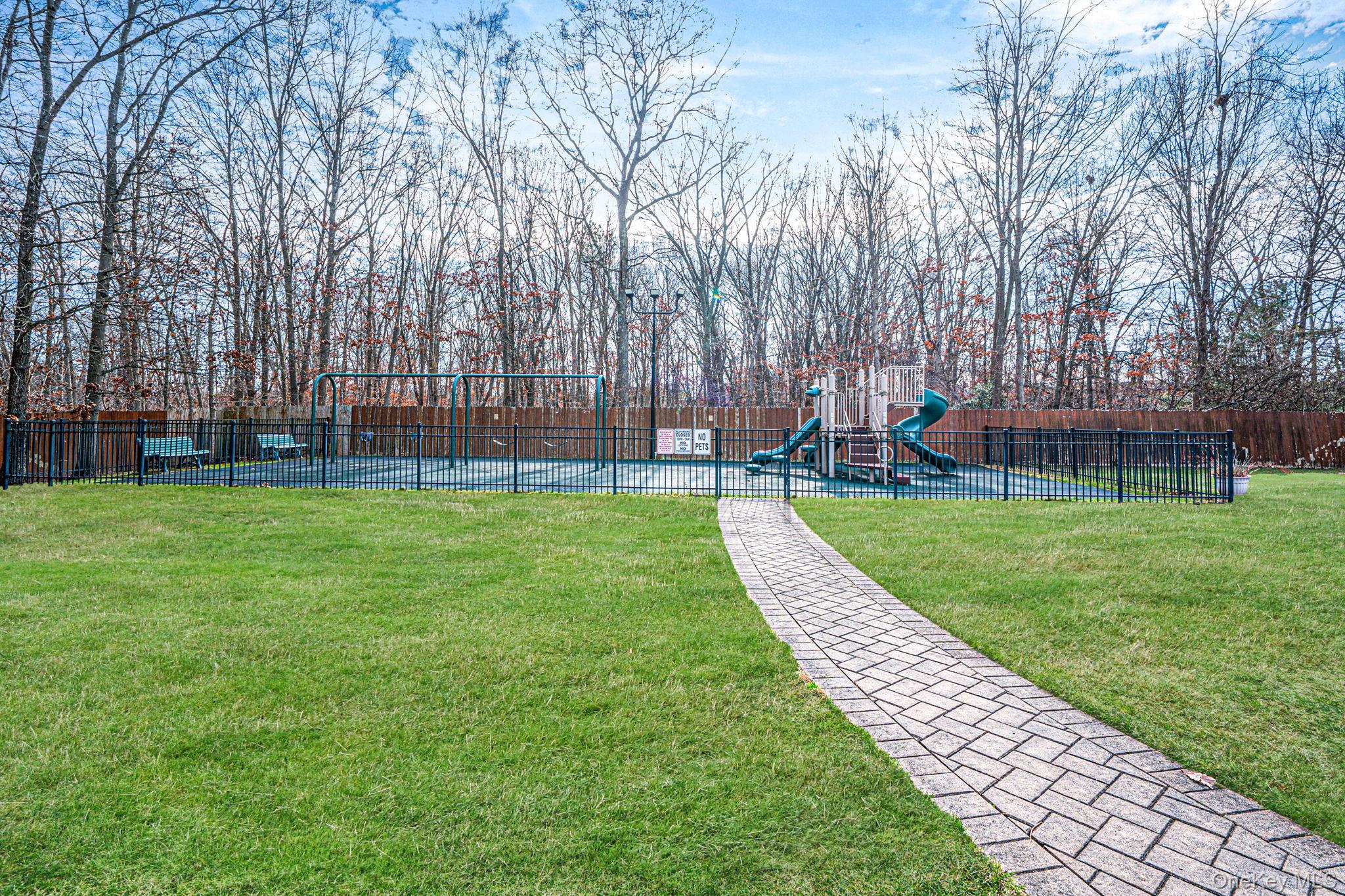 #19 photo, 460 Old Town Road, Port Jefferson Station , NY 11776