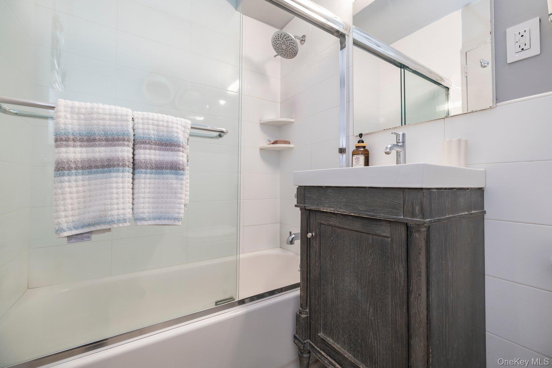 #12 photo, 430 Shore Road, מחוז נסאו Long Beach , NY 11561