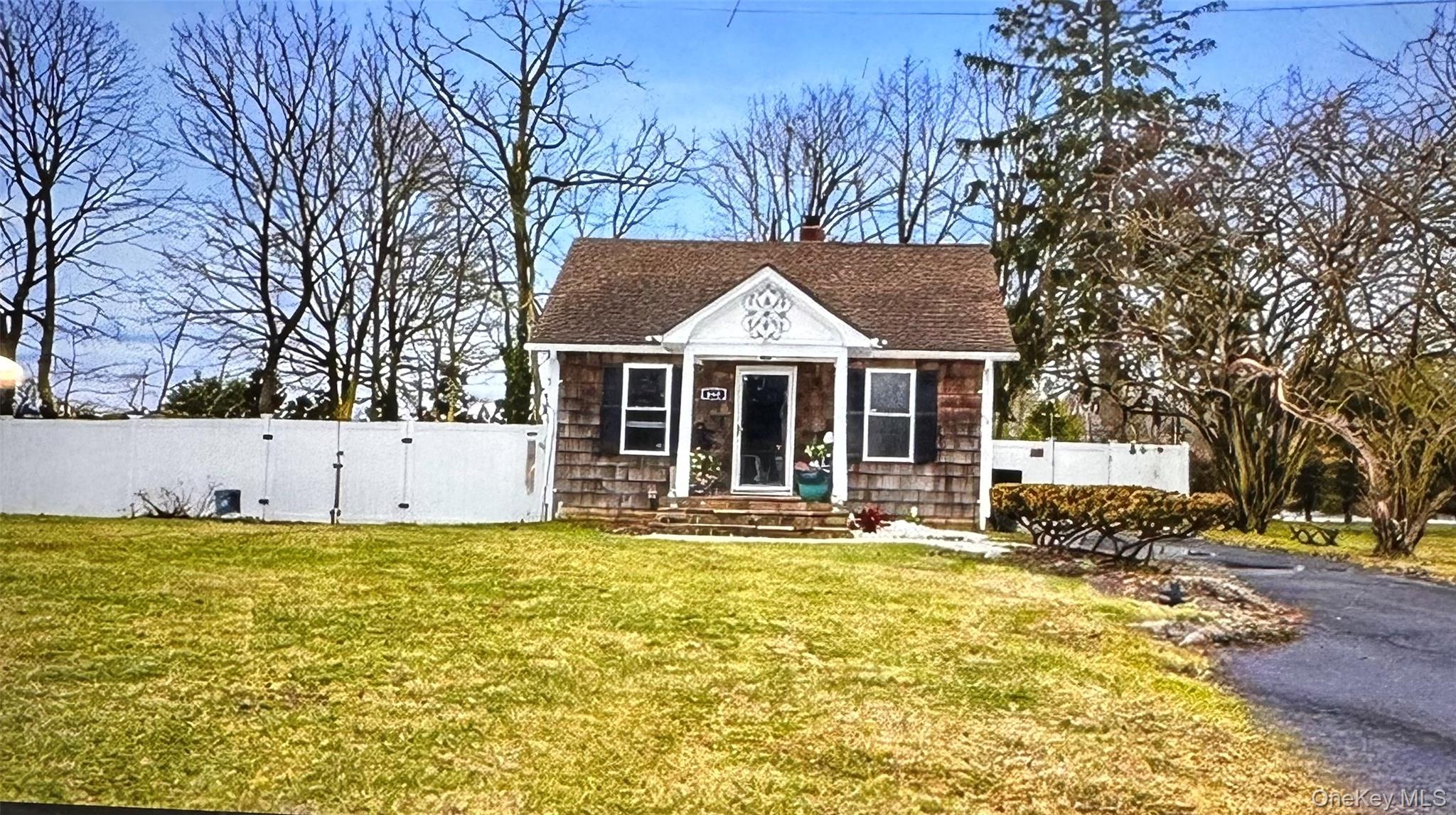 #1 photo, 450 N Dunton Avenue, East Patchogue , NY 11772