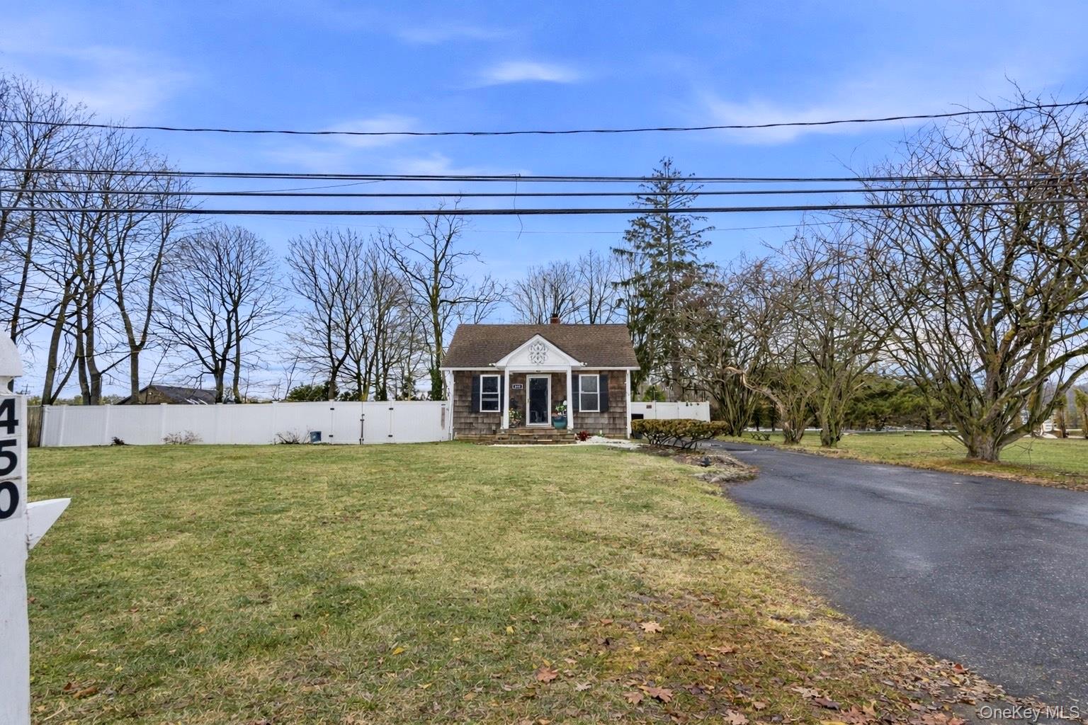 #2 photo, 450 N Dunton Avenue, East Patchogue , NY 11772