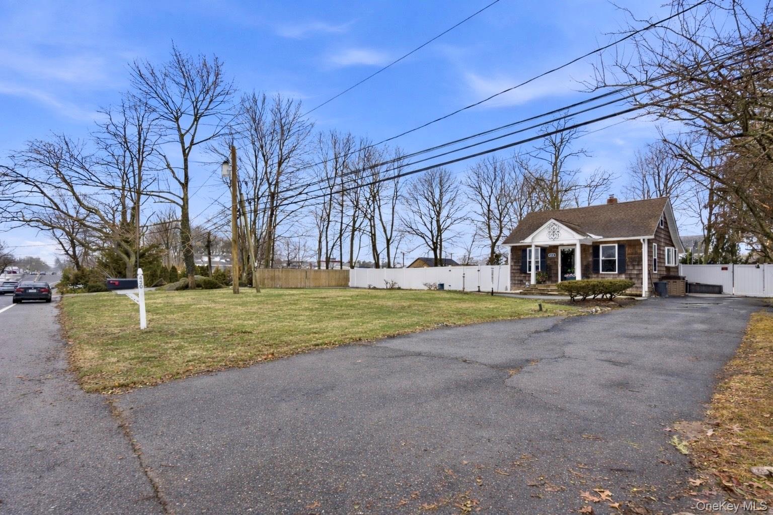 #3 photo, 450 N Dunton Avenue, East Patchogue , NY 11772