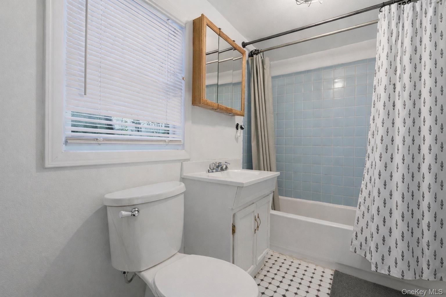 #9 photo, 450 N Dunton Avenue, East Patchogue , NY 11772