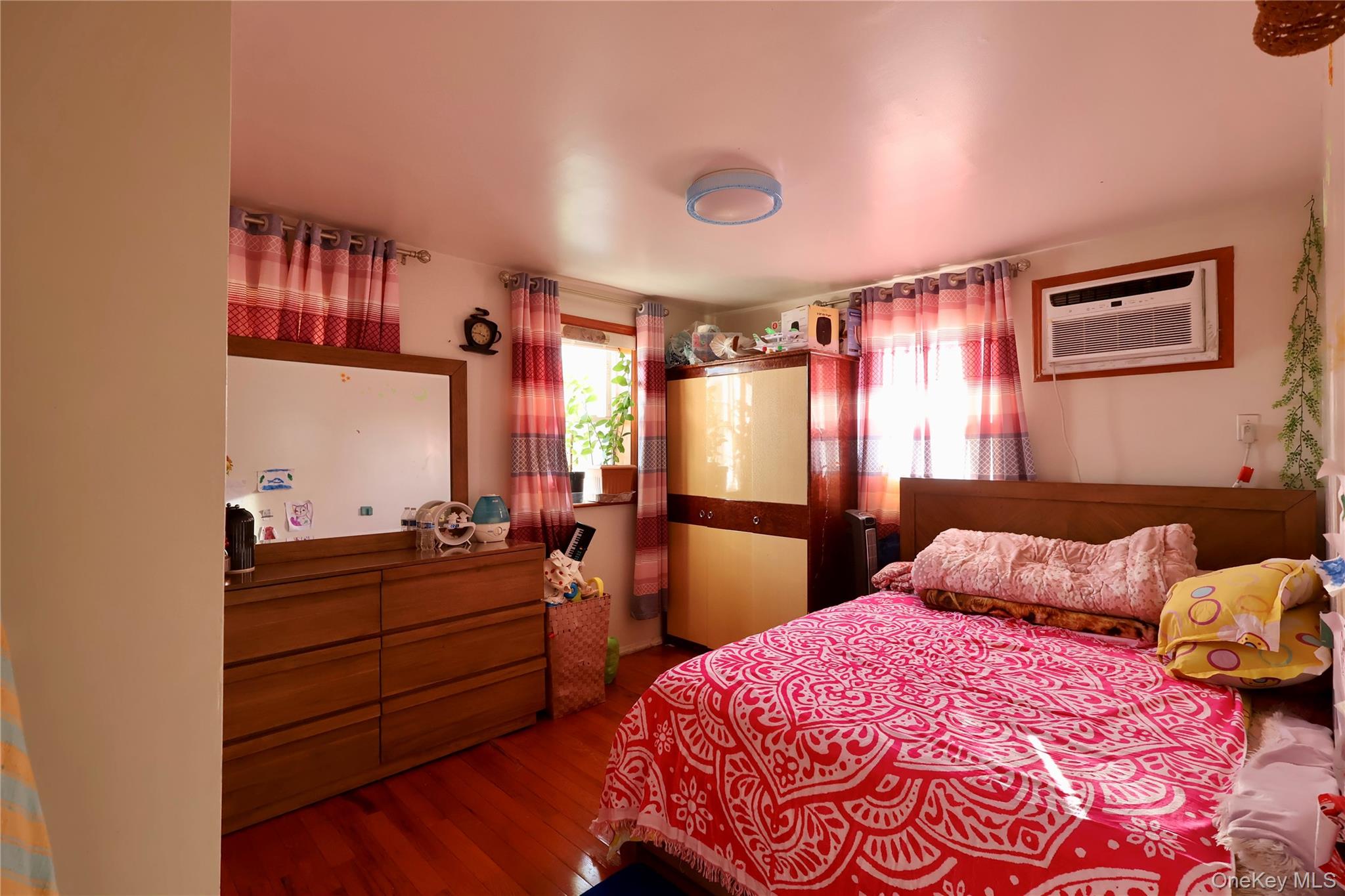 #2 photo, 127-06 97th Avenue, Richmond Hill S. , NY 11419