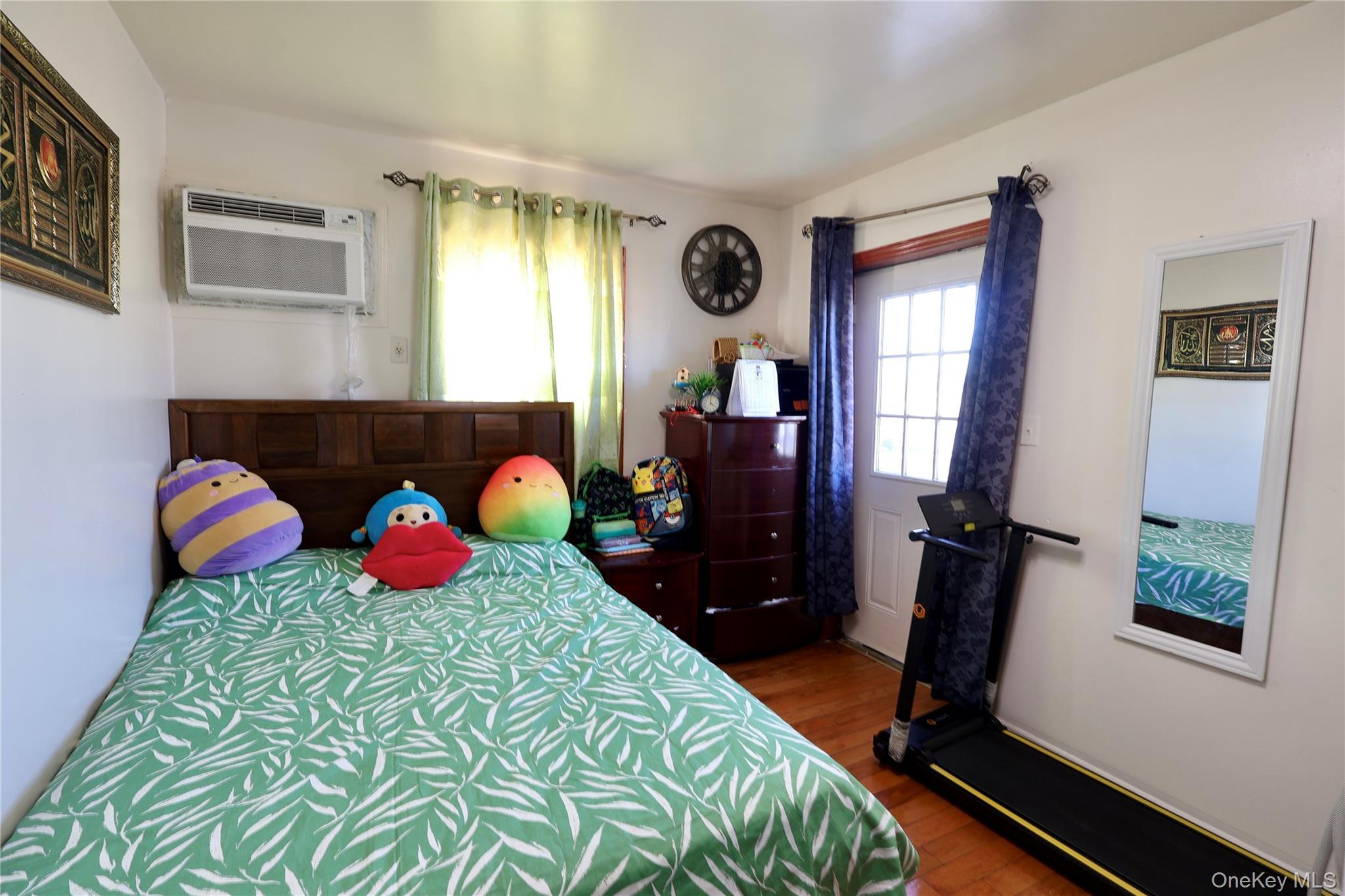 #5 photo, 127-06 97th Avenue, Richmond Hill S. , NY 11419