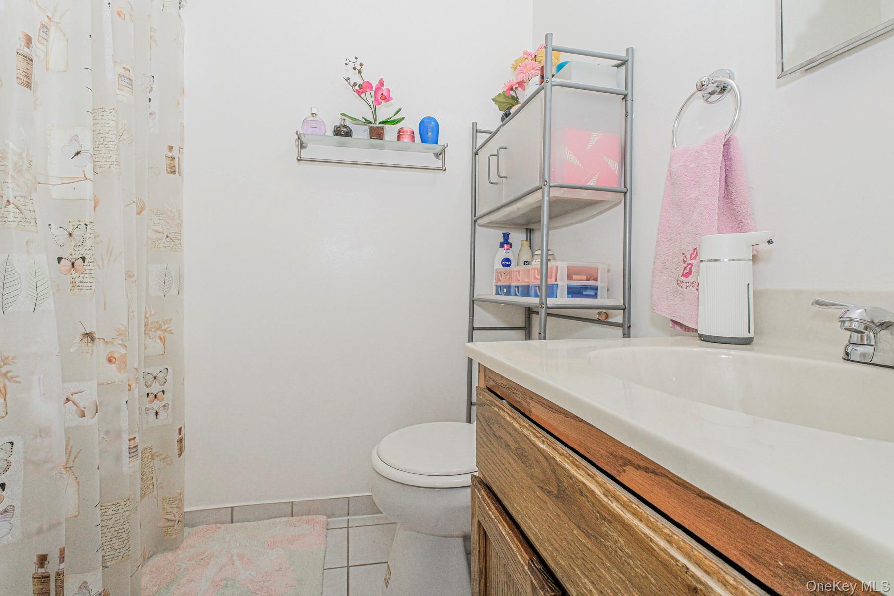 #13 photo, 212 ilyssa way, Staten Island , NY 10312