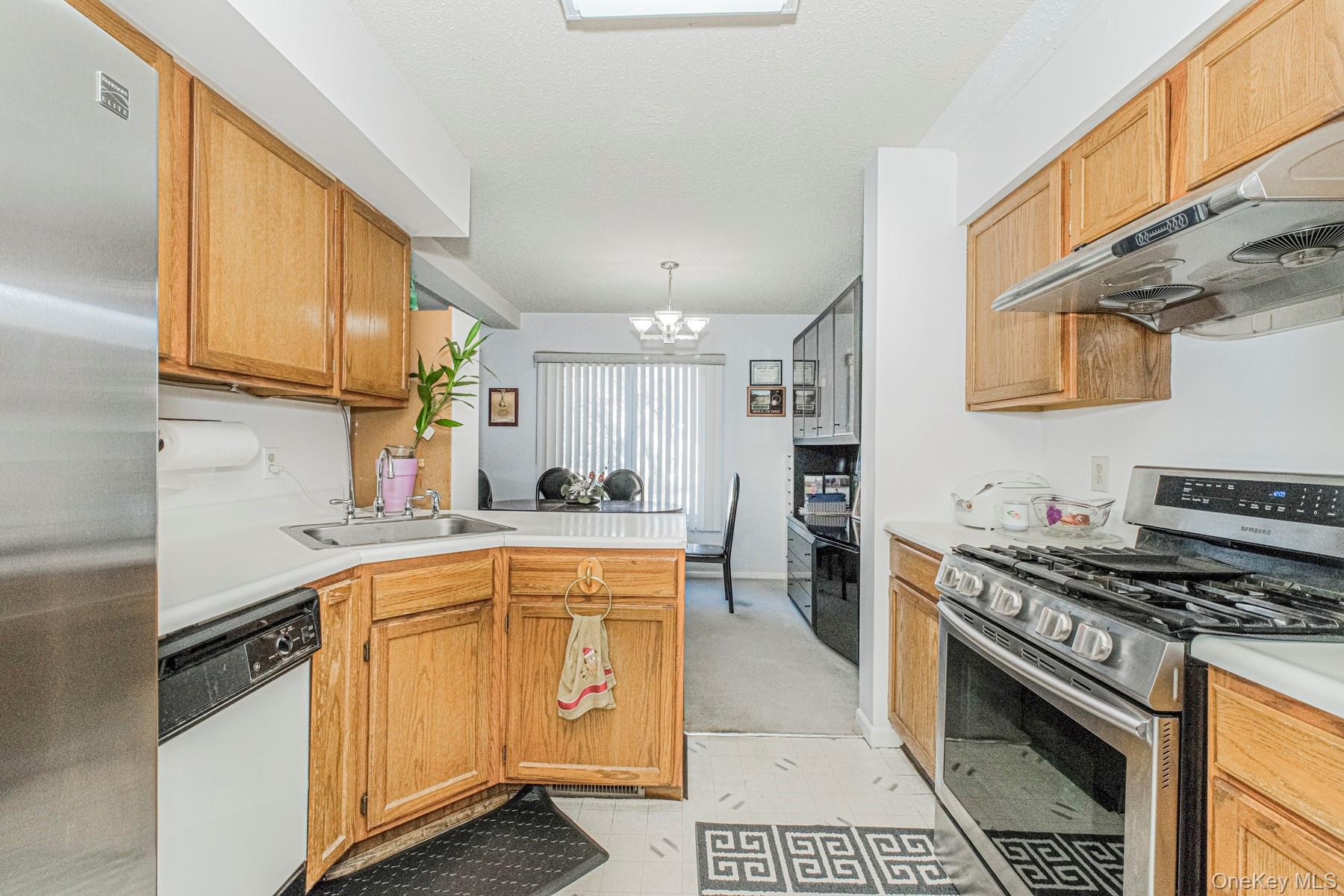 #4 photo, 212 ilyssa way, Staten Island , NY 10312