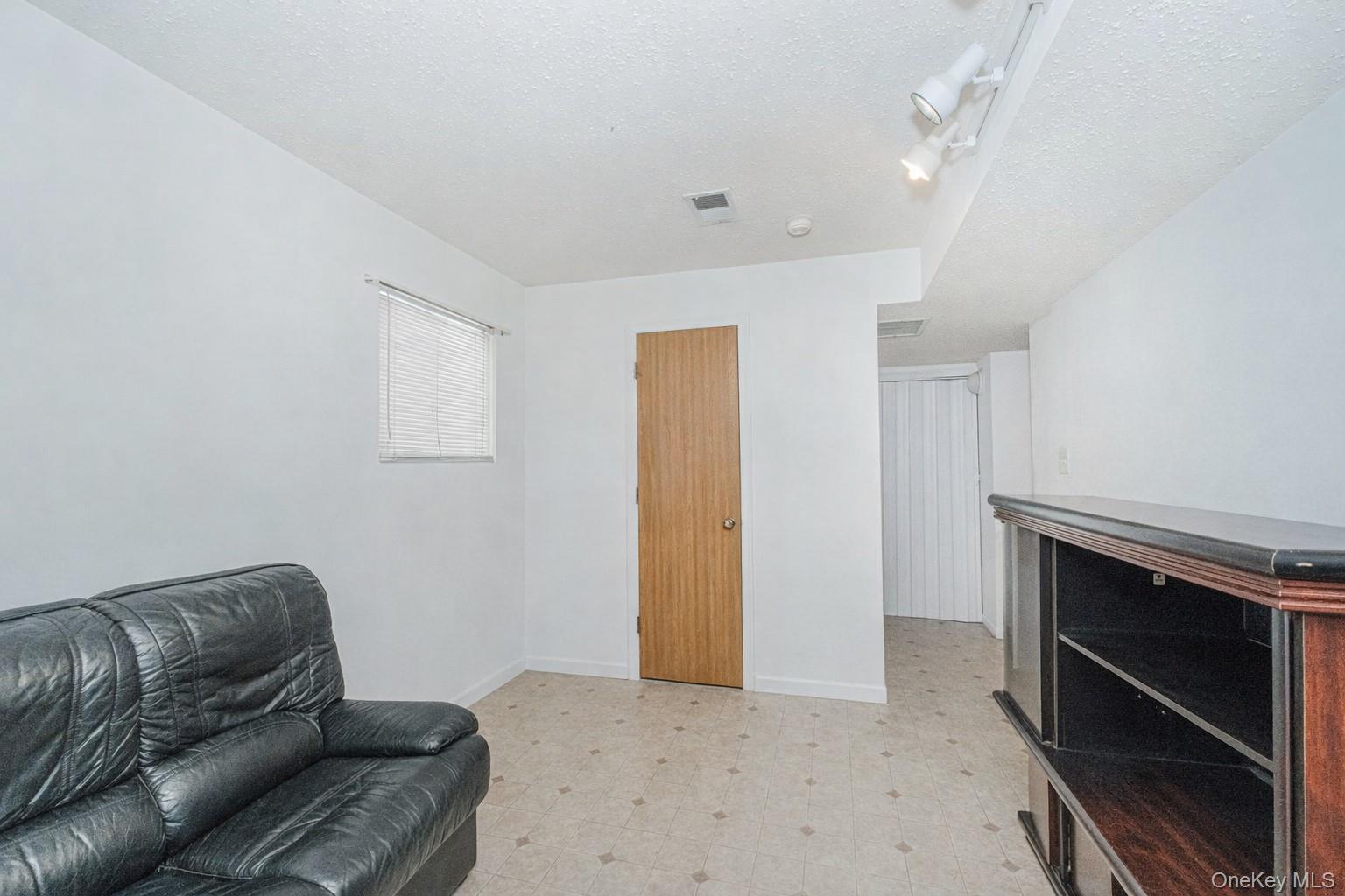 #8 photo, 212 ilyssa way, Staten Island , NY 10312