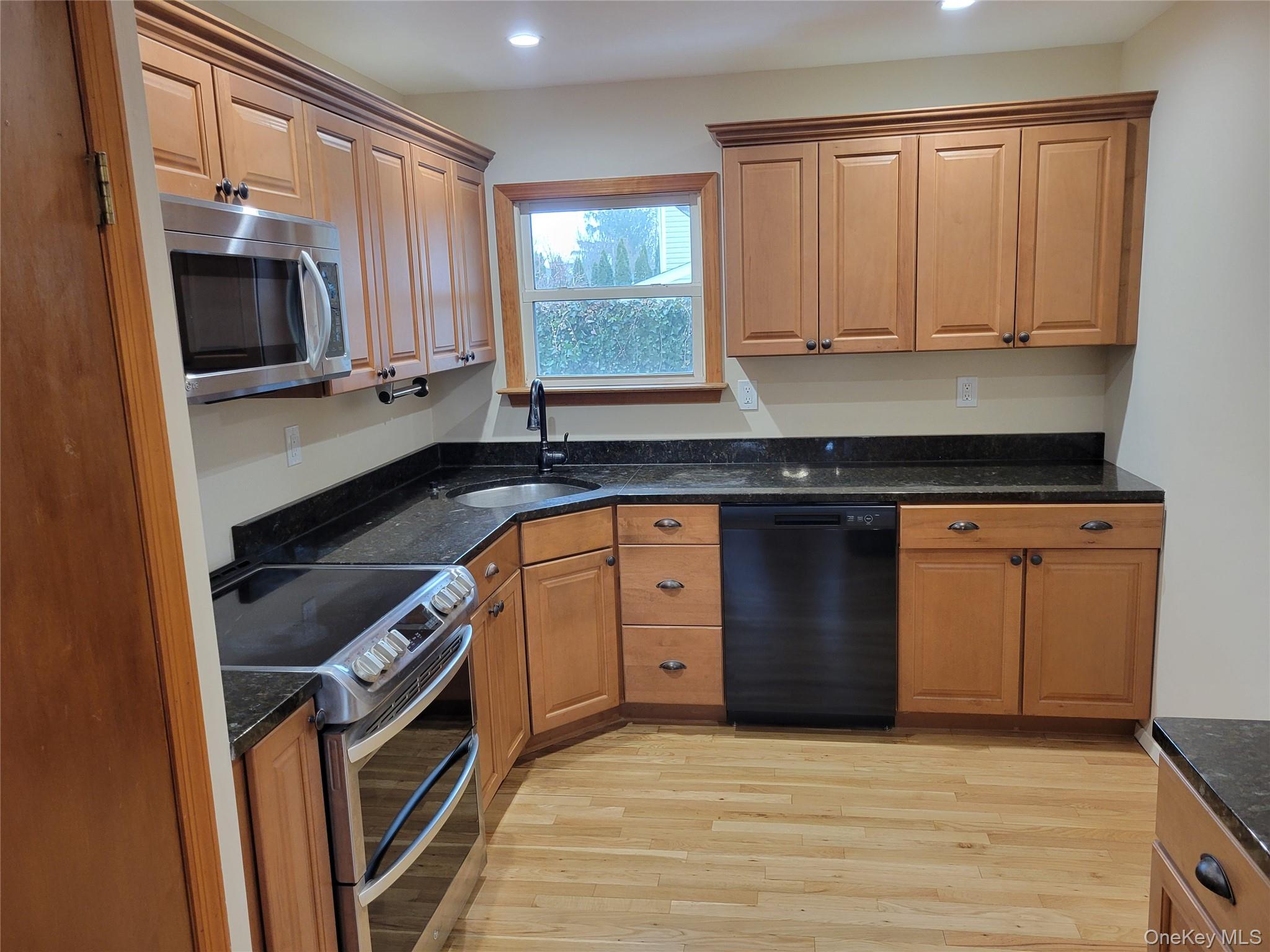 #2 photo, 71 Cayuga Avenue, 东长岛 South Setauket , NY 11720