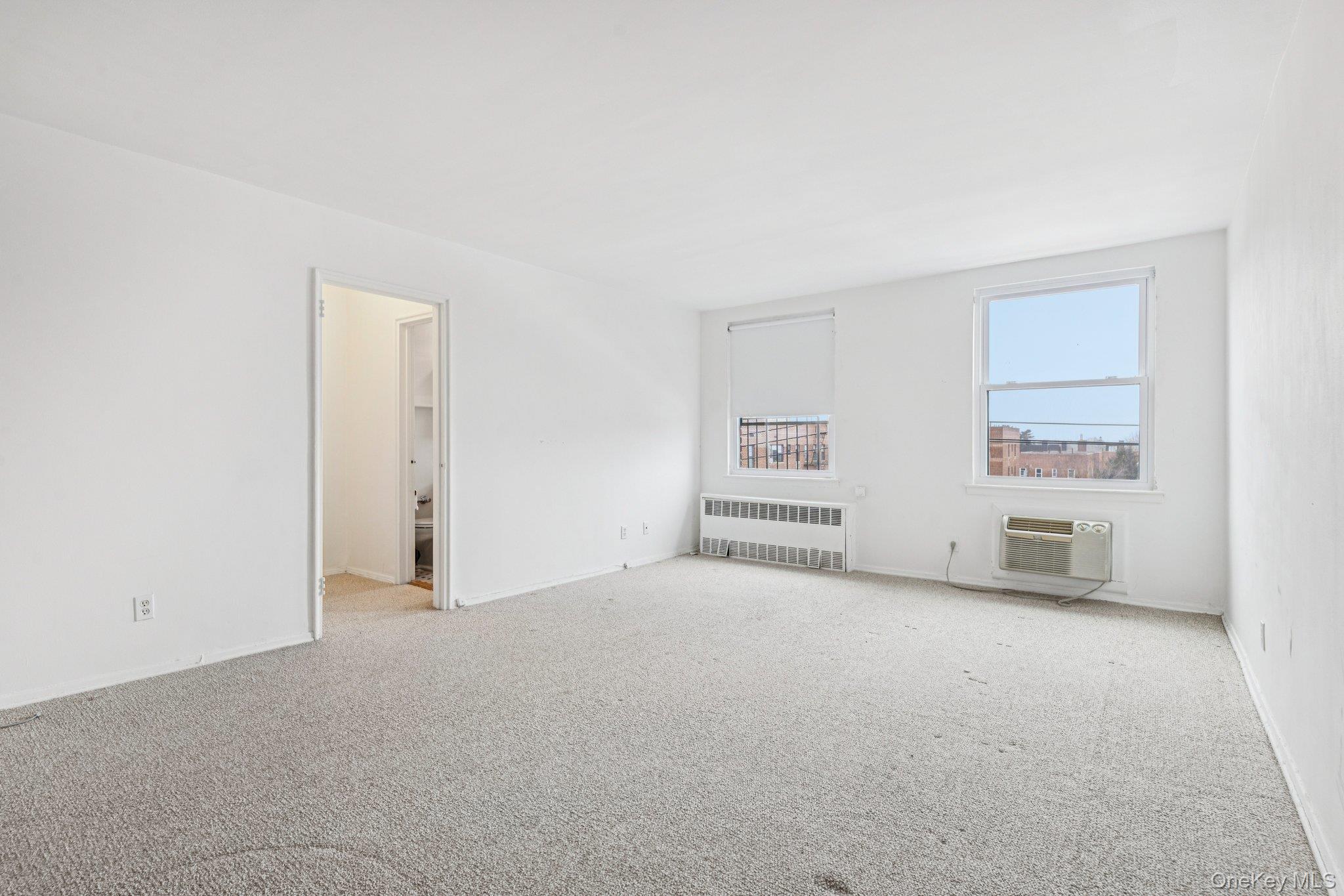 #12 photo, 120 120 Horton Highway, नासाउ काउंटी Mineola , NY 11501