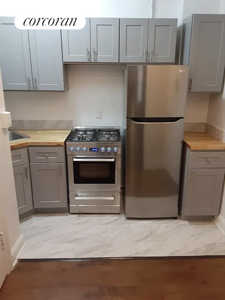 #3 photo, 40 W 72ND Street, Lincoln Square , NY 10023