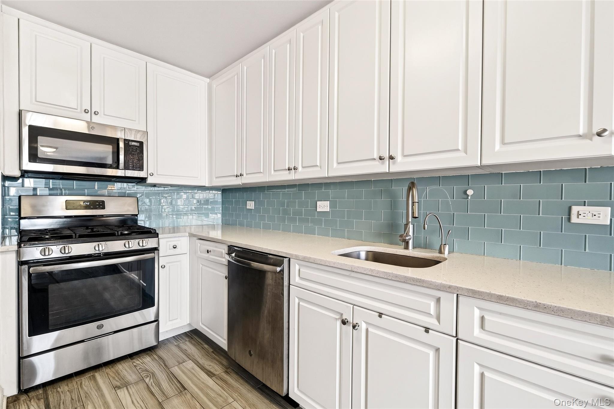 #7 photo, 2500 Johnson Avenue, Bronx , NY 10463