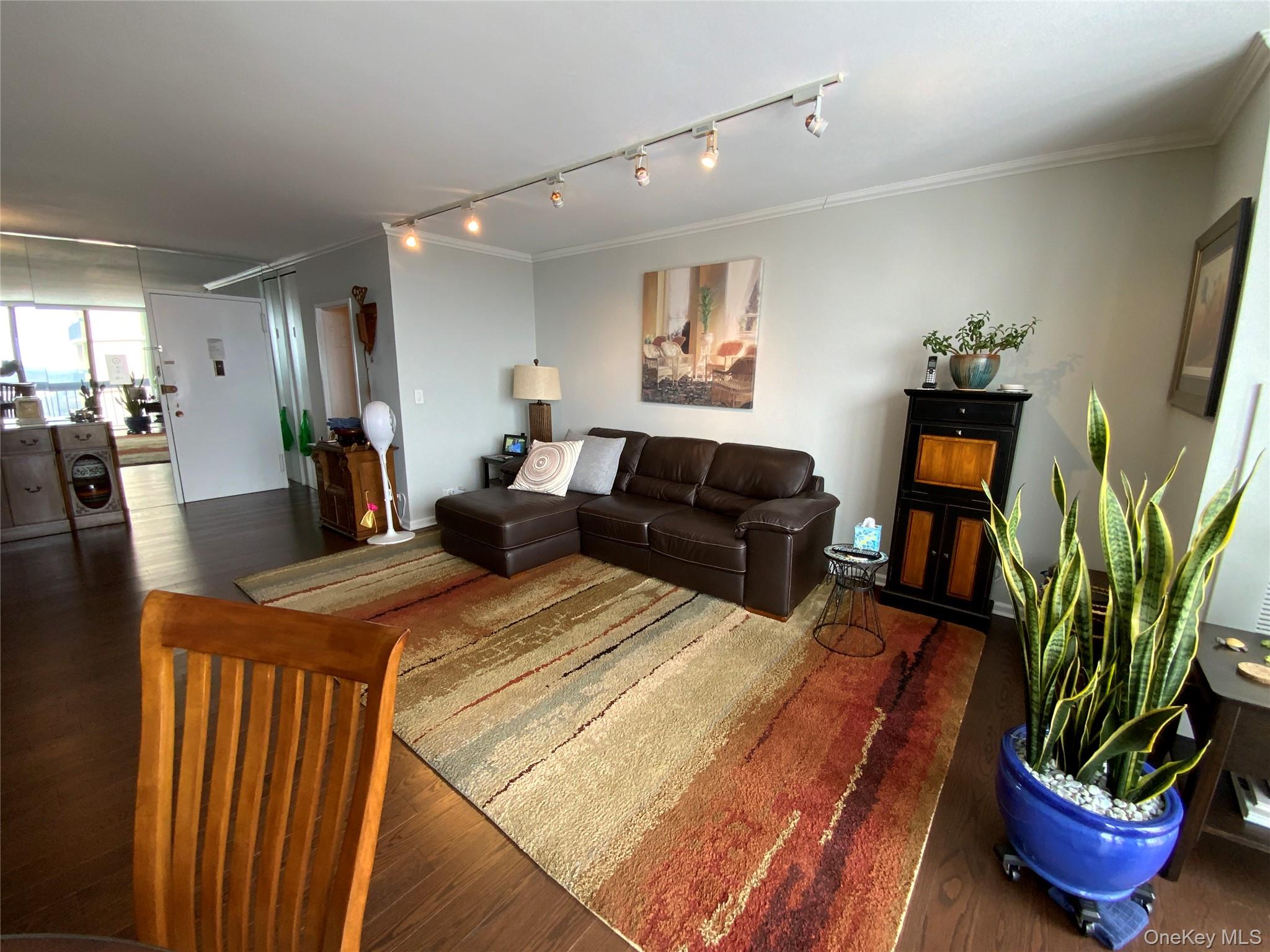 #5 photo, 27110 Grand Central Parkway, Floral Park , NY 11005