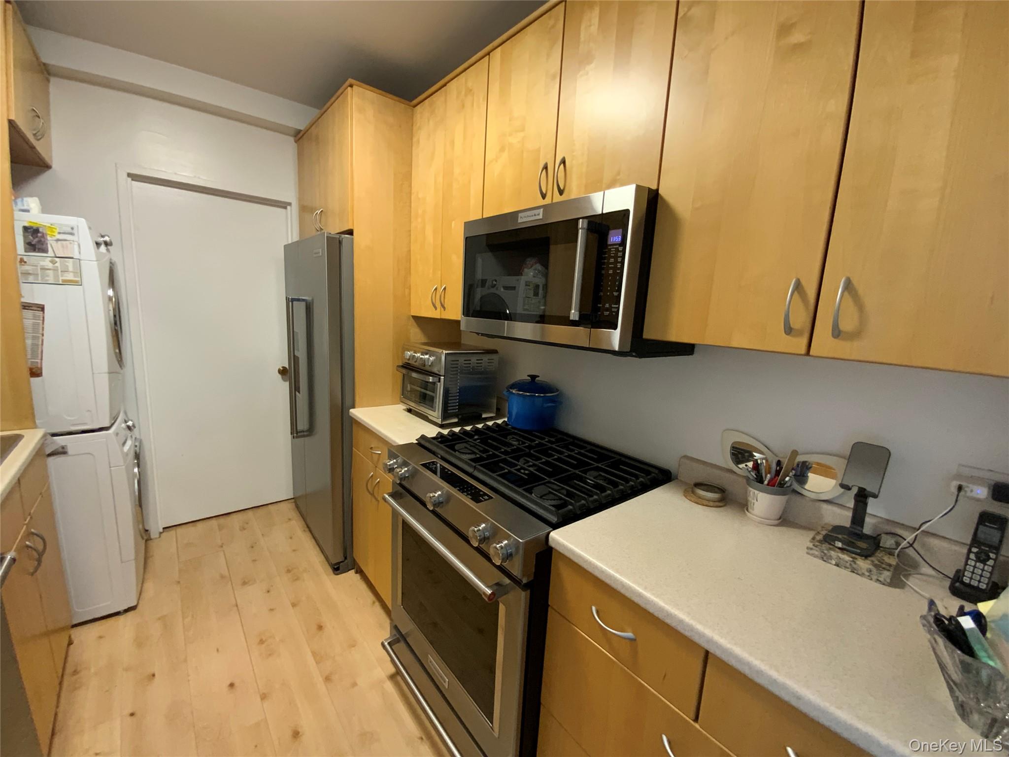 #7 photo, 27110 Grand Central Parkway, Floral Park , NY 11005