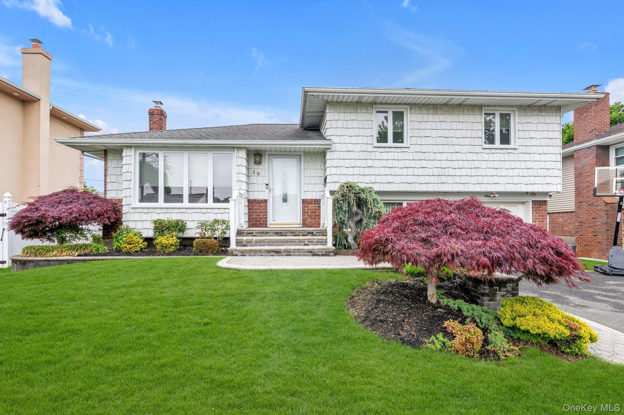 #1 photo, 19 Alan Court, ناسو Plainview , NY 11803