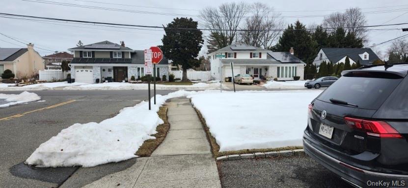 #4 photo, 25 Pinetree Road, Westbury , NY 11590