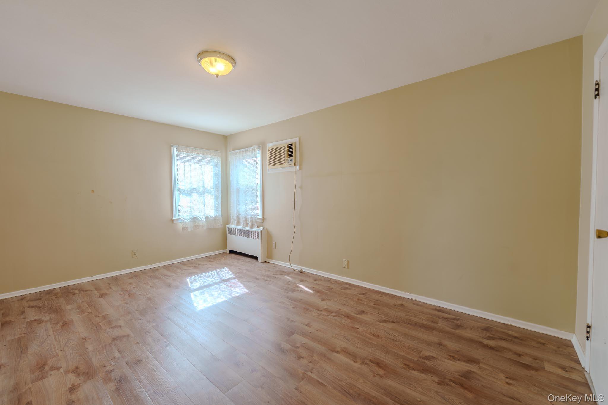 #11 photo, 160 Sackville Road, Garden City , NY 11530