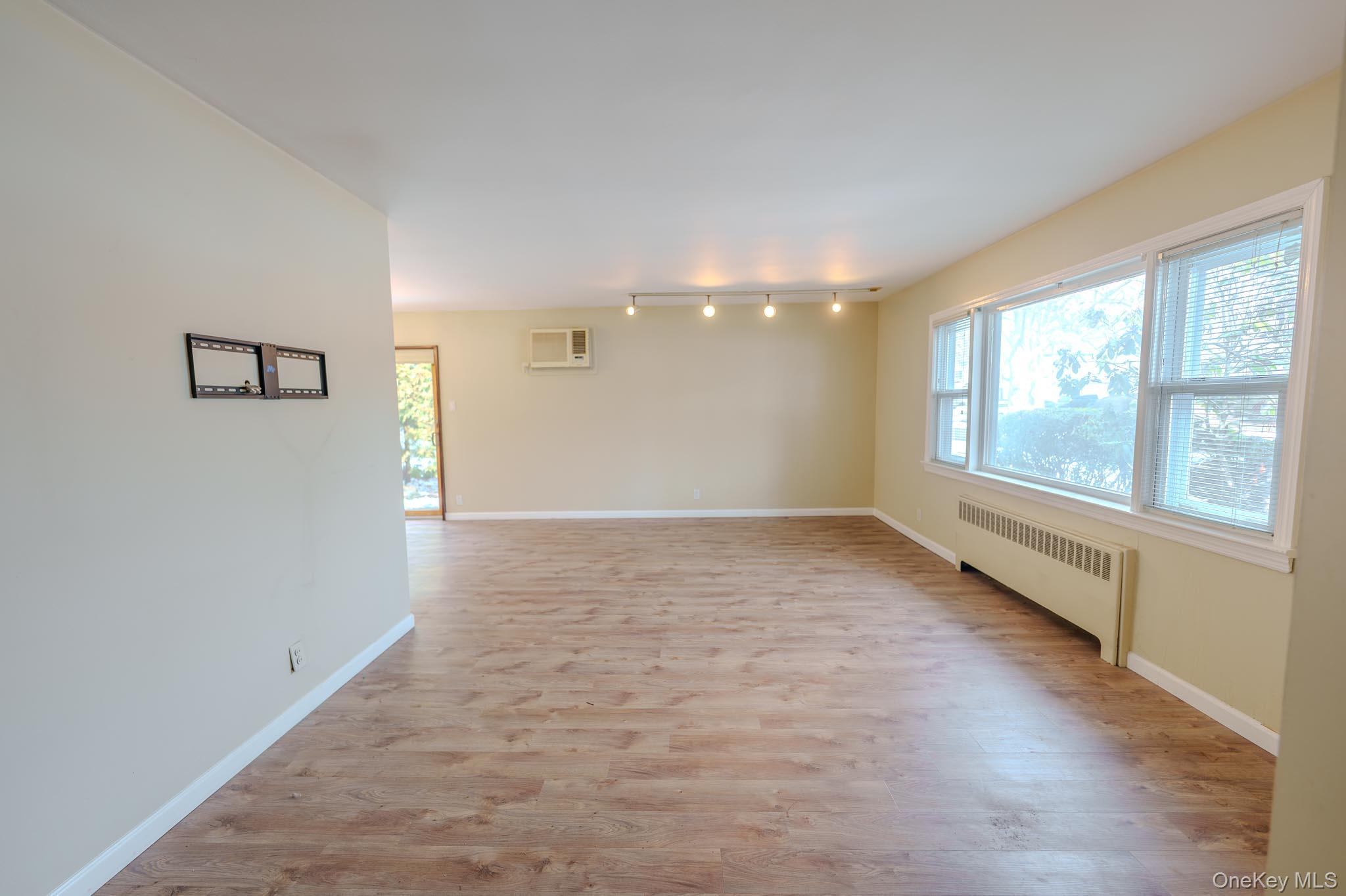 #4 photo, 160 Sackville Road, Garden City , NY 11530