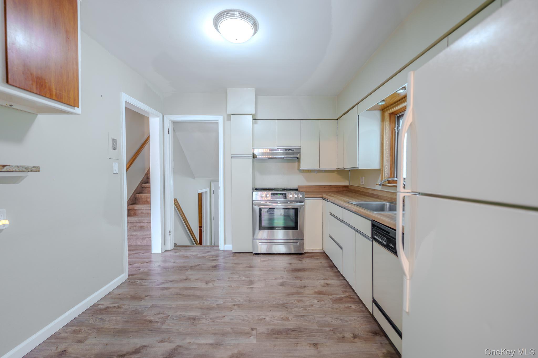 #6 photo, 160 Sackville Road, Garden City , NY 11530