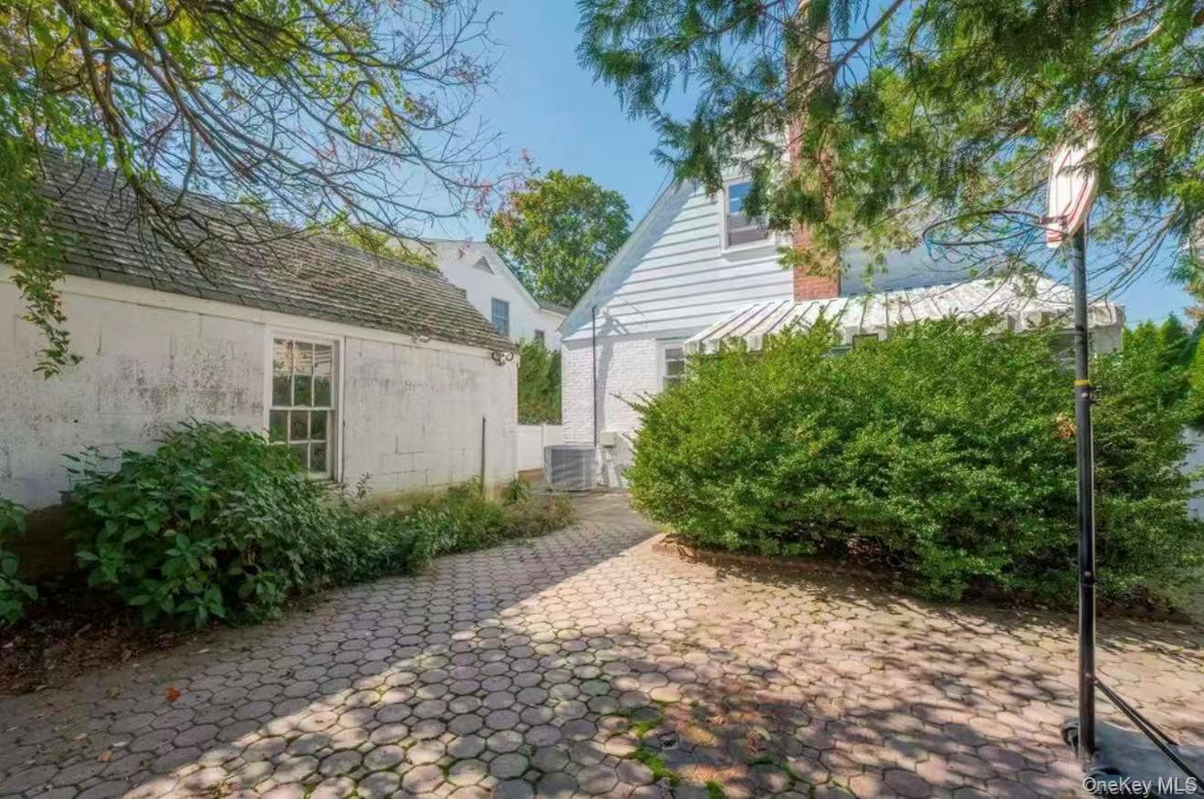 #14 photo, 636 S 13th Street, New Hyde Park , NY 11040