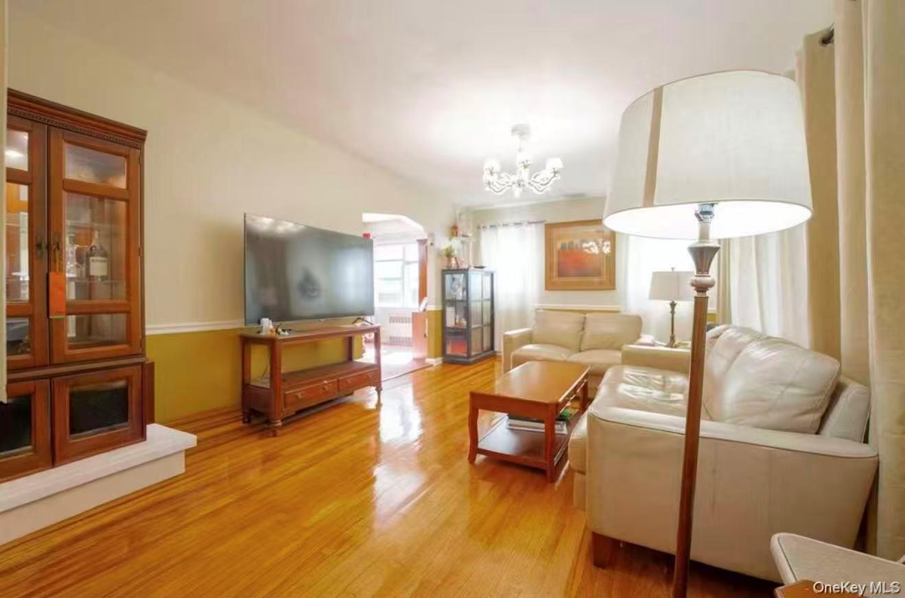 #3 photo, 636 S 13th Street, New Hyde Park , NY 11040