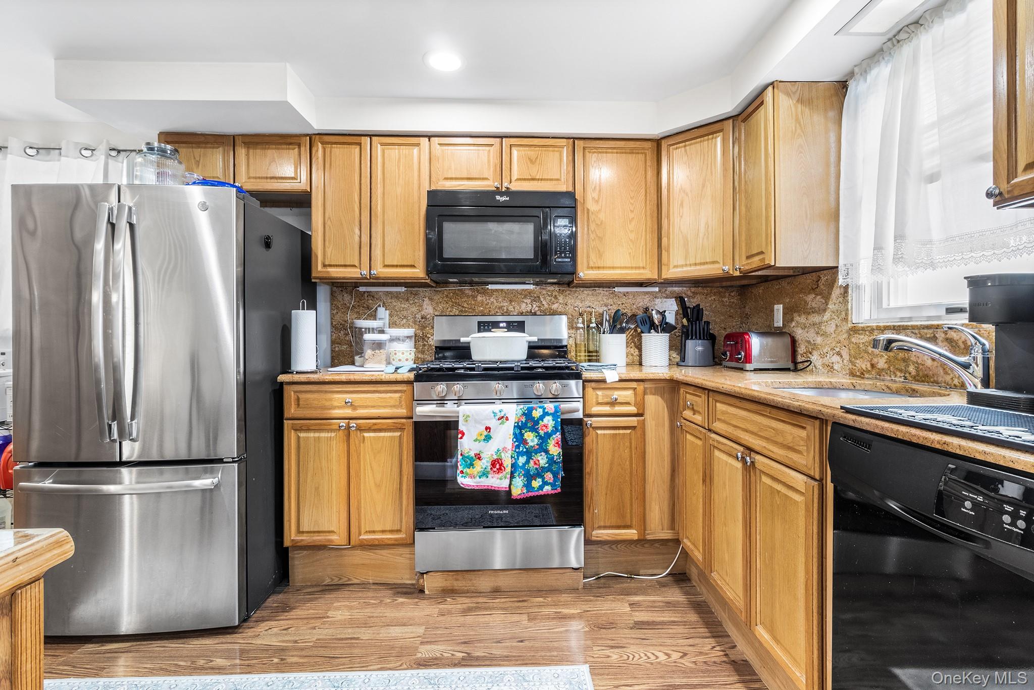 #13 photo, 19 Midland Boulevard, सफ़ोक काउंटी Ronkonkoma , NY 11779