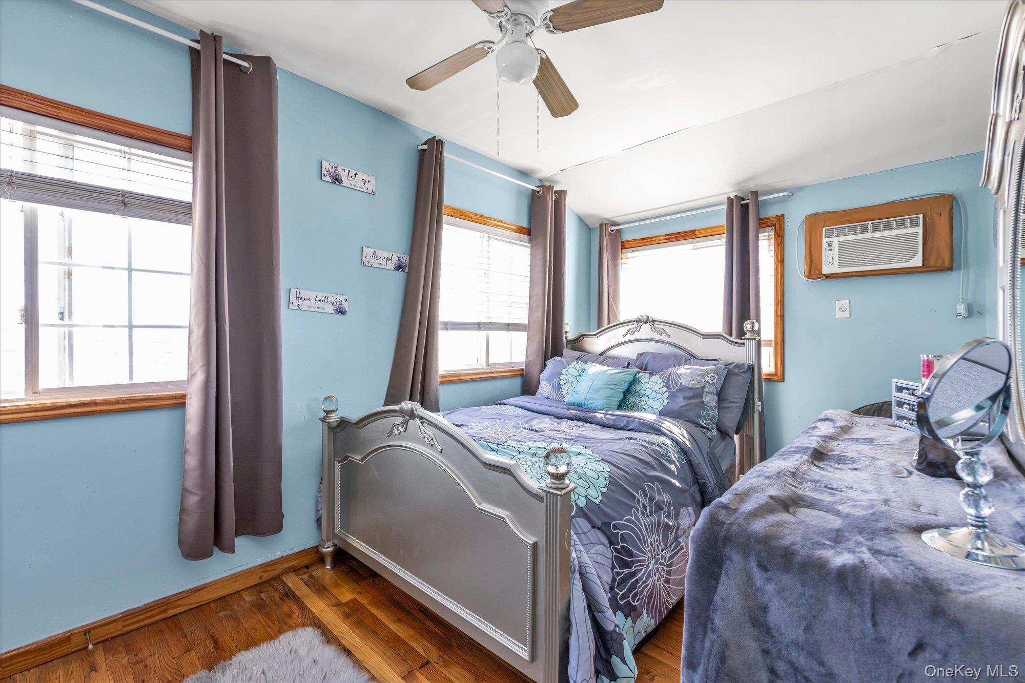 #10 photo, 117-30 201st Street, Saint Albans , NY 11412