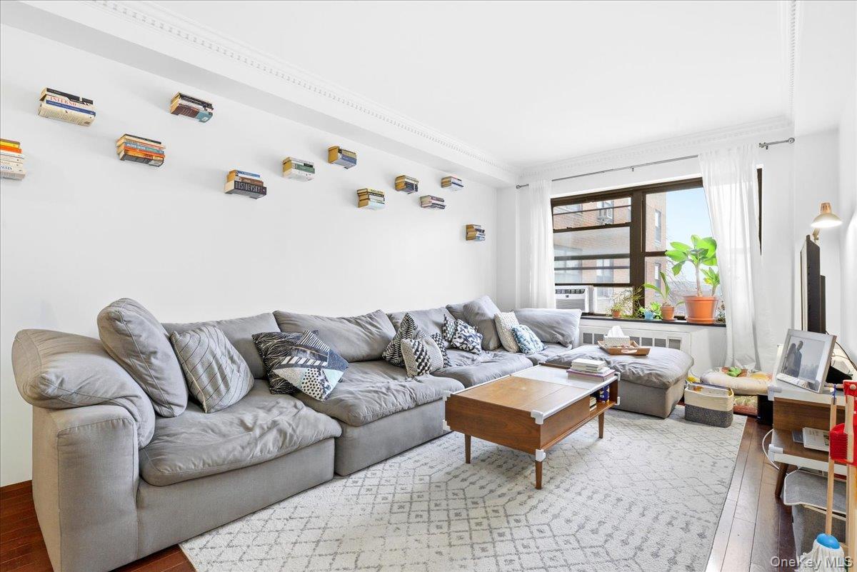 #10 photo, 99-60 63rd Road, كوينز Rego Park , NY 11374