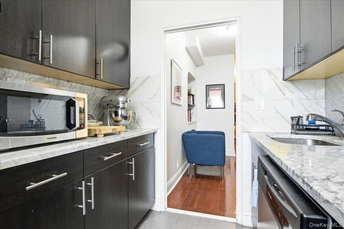 #15 photo, 99-60 63rd Road, كوينز Rego Park , NY 11374