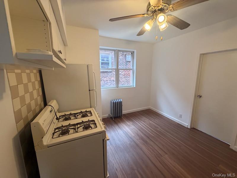 #5 photo, 5766 63rd Street, كوينز Maspeth , NY 11378