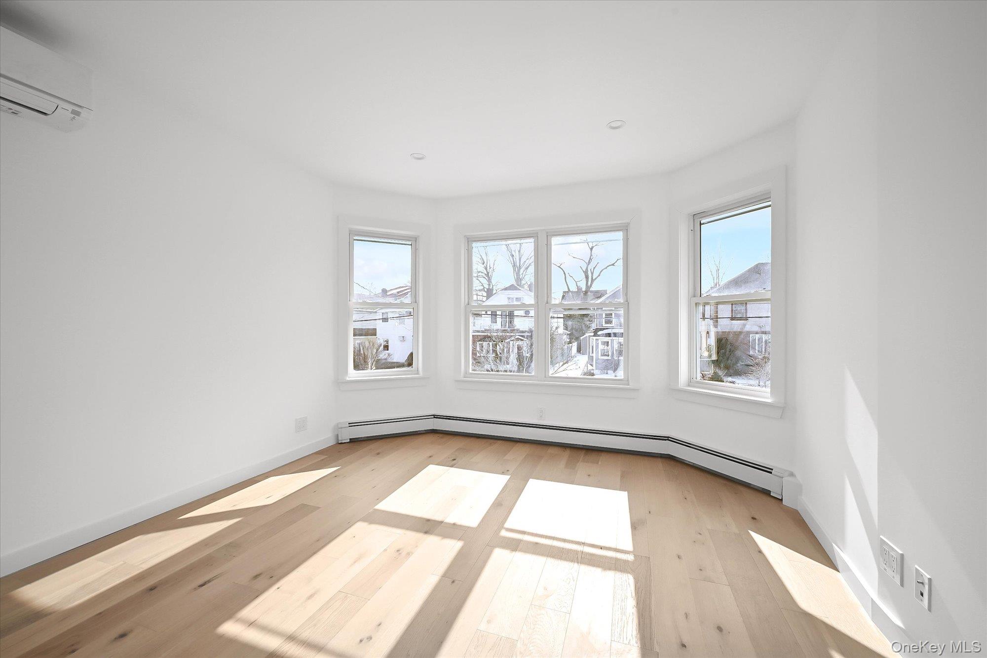 #9 photo, 154-25 13th Avenue, كوينز Whitestone , NY 11357