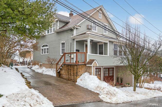 #1 photo, 28 Jane Street, Roslyn Heights , NY 11577