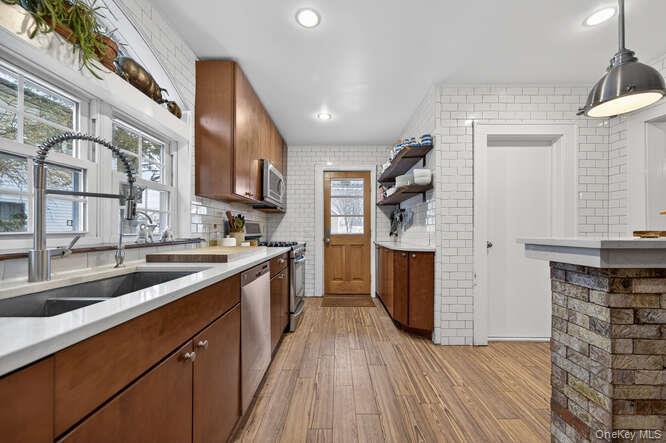 #10 photo, 28 Jane Street, Roslyn Heights , NY 11577