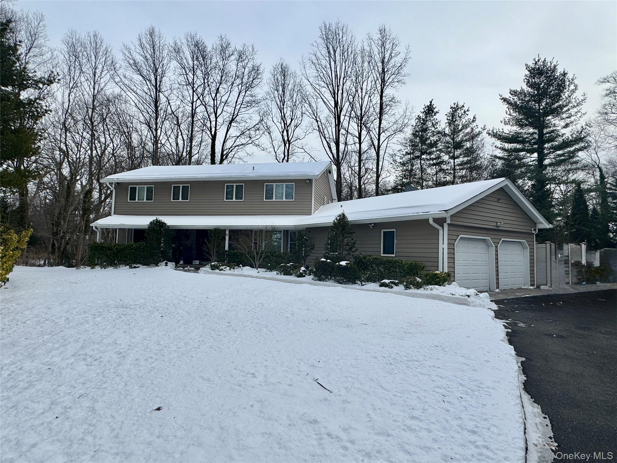 #1 photo, 42 Hearthstone Drive, מחוז סאפוק Dix Hills , NY 11746