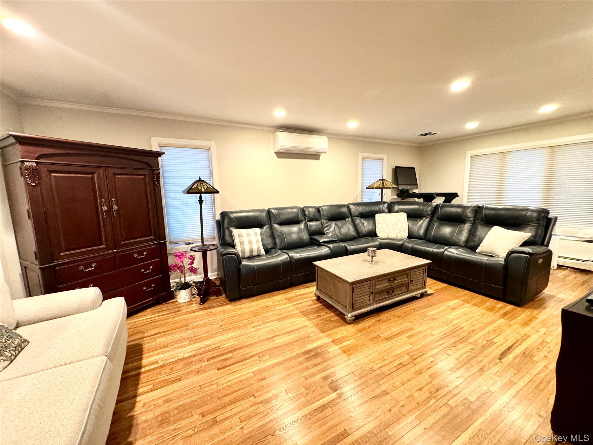 #7 photo, 42 Hearthstone Drive, מחוז סאפוק Dix Hills , NY 11746