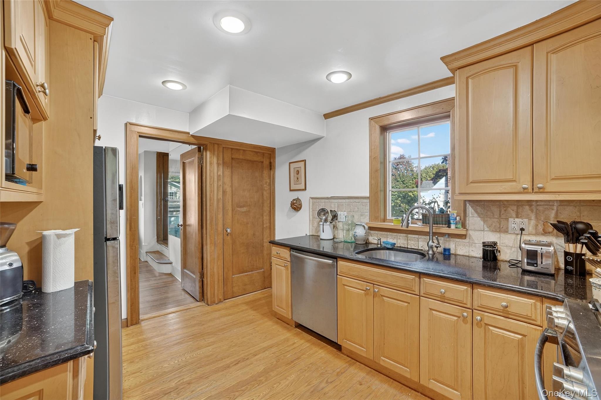 #12 photo, 10 Edna Street, White Plains , NY 10606