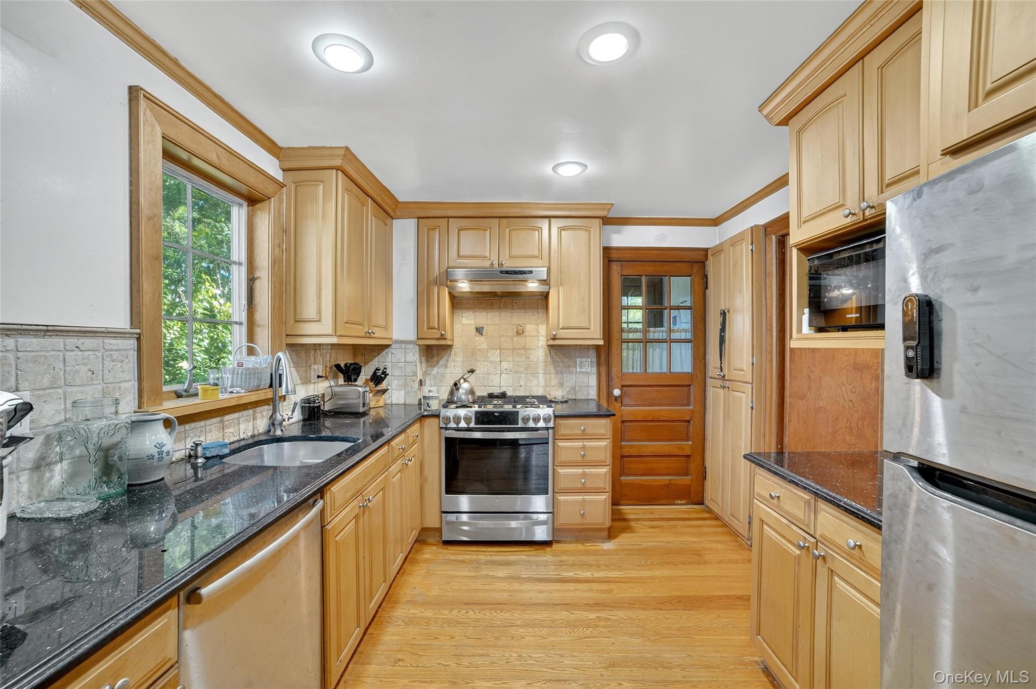 #14 photo, 10 Edna Street, White Plains , NY 10606