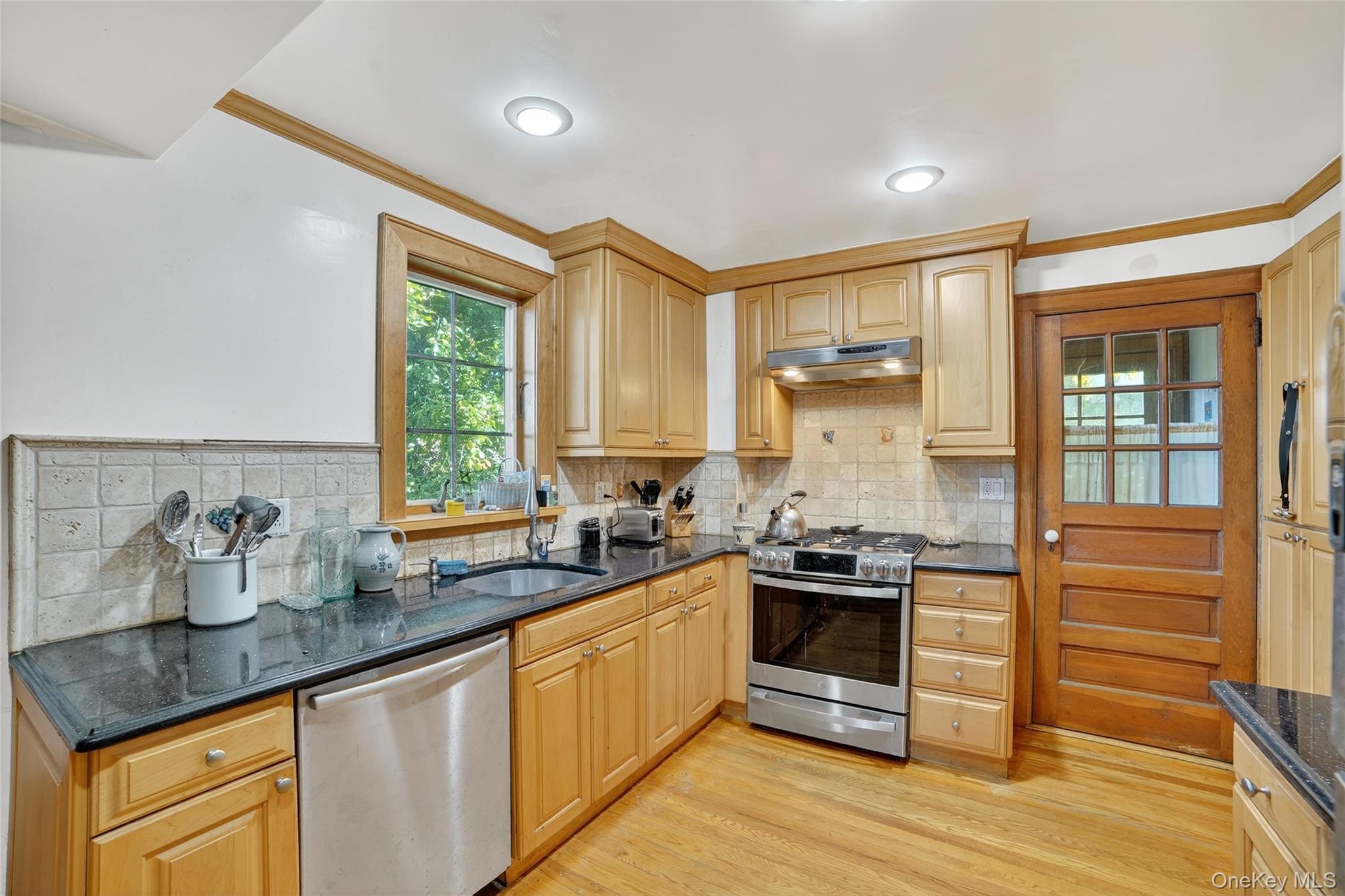 #15 photo, 10 Edna Street, White Plains , NY 10606