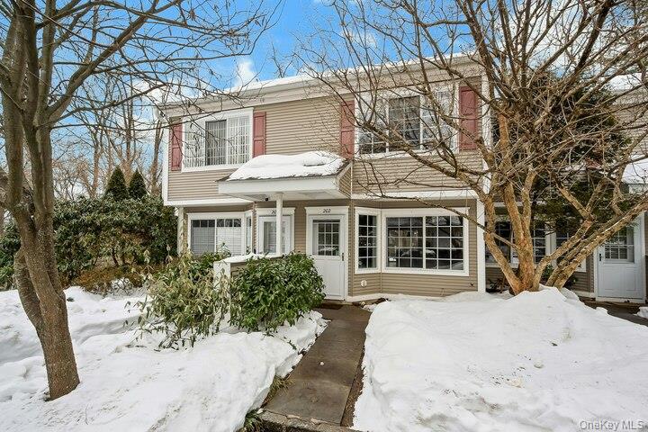 #1 photo, 202 Park Ridge Lane, White Plains , NY 10603