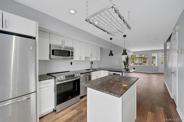 #11 photo, 202 Park Ridge Lane, White Plains , NY 10603