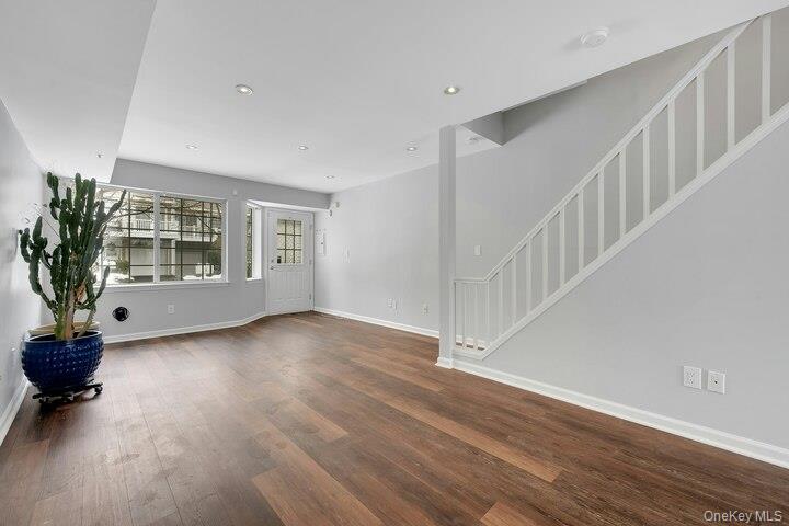 #5 photo, 202 Park Ridge Lane, White Plains , NY 10603