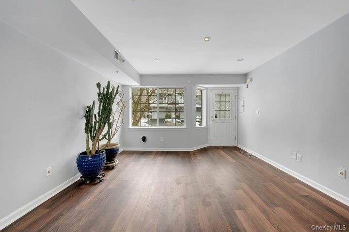 #8 photo, 202 Park Ridge Lane, White Plains , NY 10603