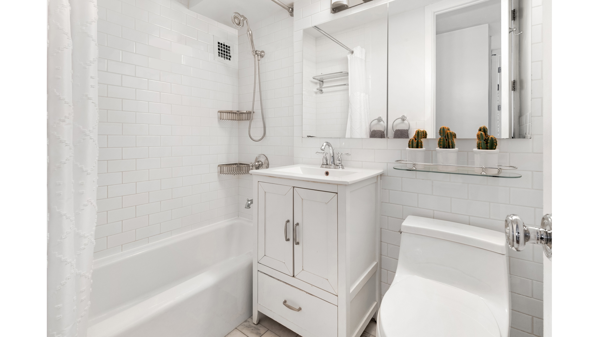 #11 photo, 303 W 66TH Street, מנהטן Lincoln Square , NY 10069