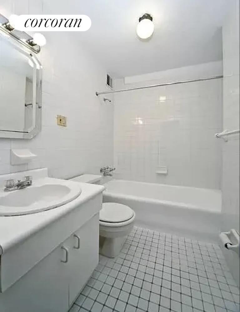 #6 photo, 40 W 72ND Street, 曼哈顿 Lincoln Square , NY 10023