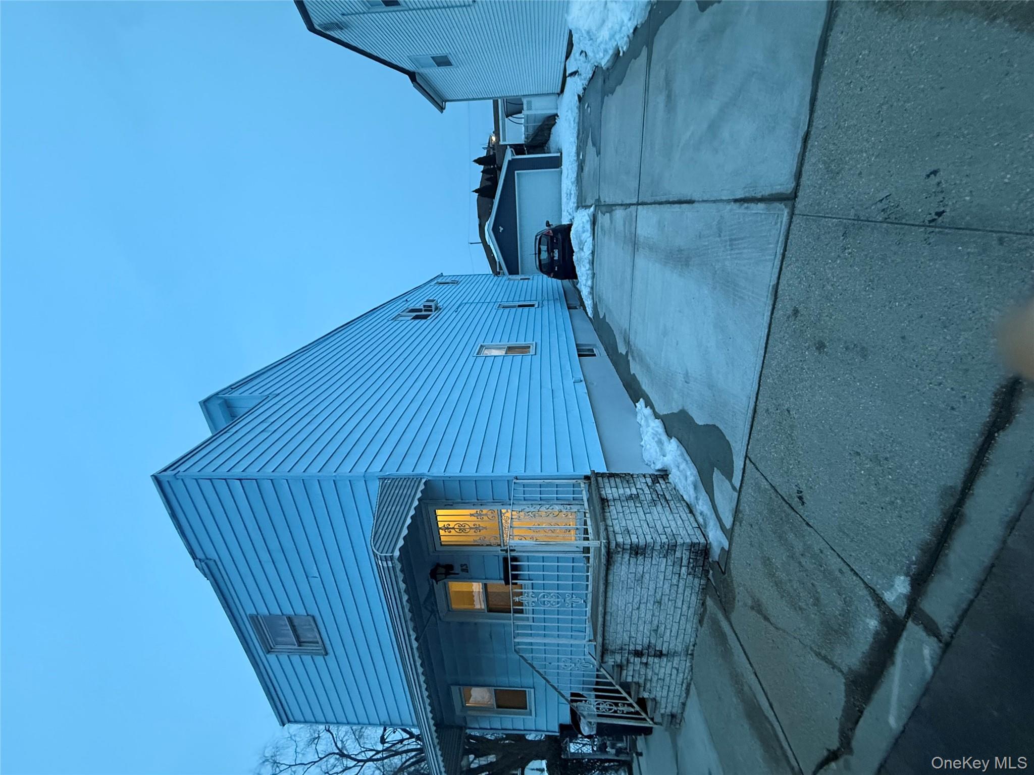 #1 photo, 33 Kingston Avenue, ناسو Floral Park , NY 11001